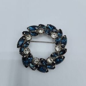 Vintage Juliana D&E Rhinestone Round Wreath Brooch Blue Silver-tone OS
